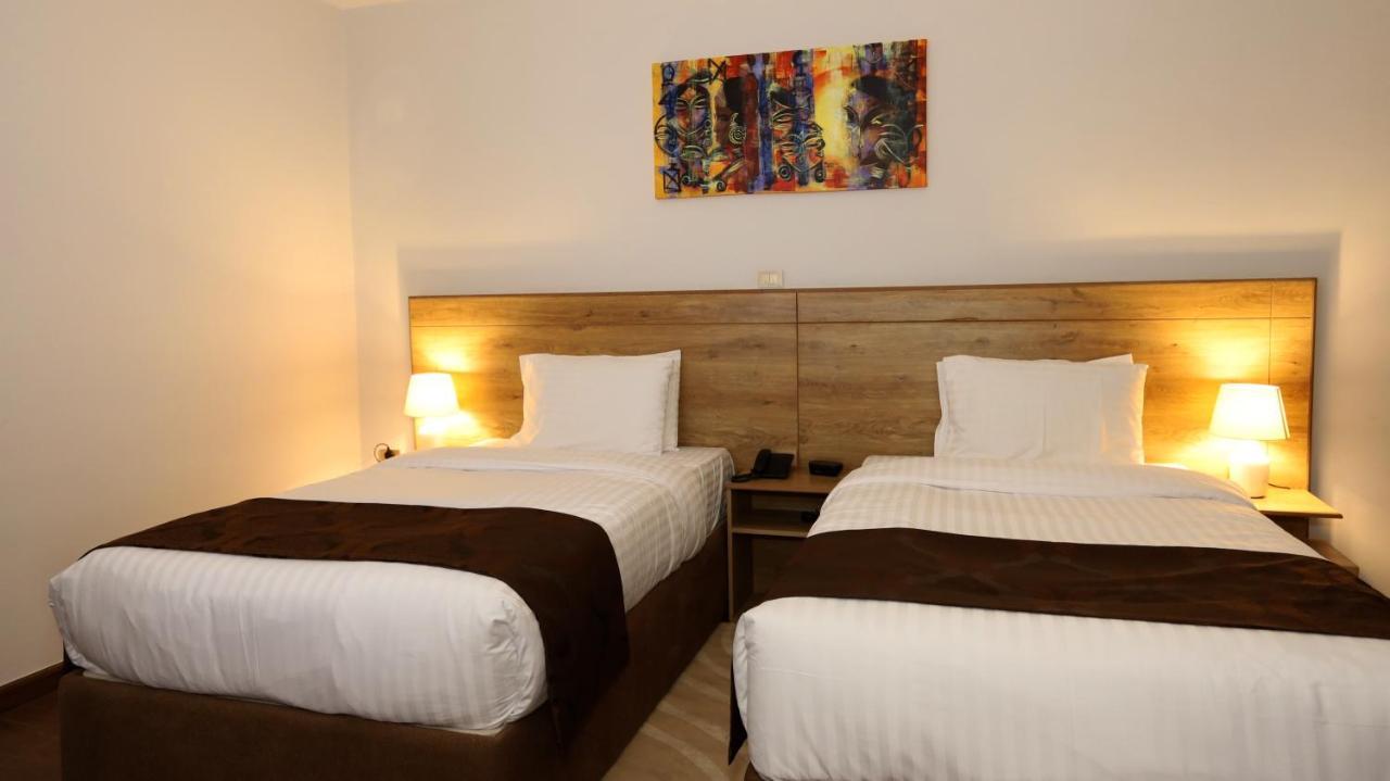 Black Horse Hotel Apartment Adís Abeba Exterior foto