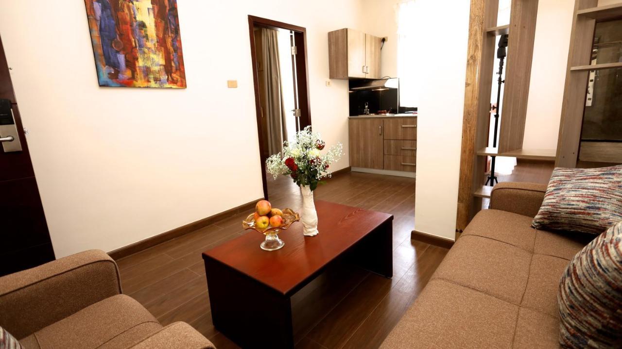 Black Horse Hotel Apartment Adís Abeba Exterior foto
